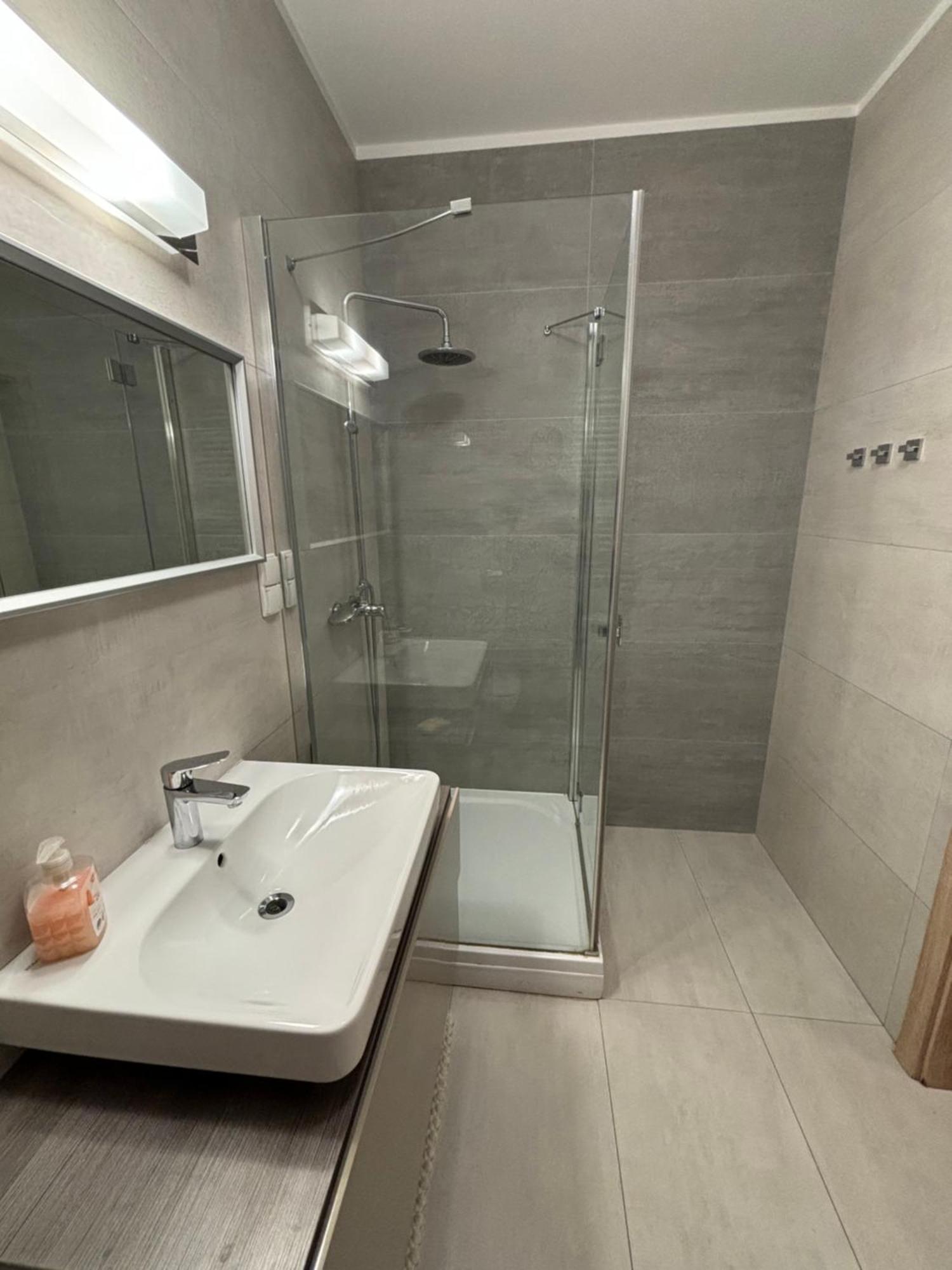 Grzybowska Residence Inter-Apartments Varsavia Esterno foto